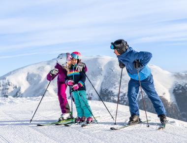 Skifahren_Falkert_Heidi-Alm Skipark_Familie_Nockberge_Winter © Christoph Rossmann_MBN Tourismus (13)(1)